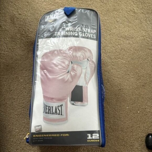 Everlast 12 Ounce Wrist Strap Training Gloves *Open Package* - Picture 1 of 8